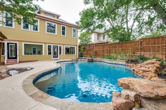 716 W Oak St, Denton, TX 76201