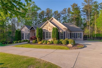 995 Canonero Dr, Alpharetta, GA 30004
