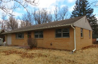 1700 Kenmar Dr, Manhattan, KS 66502