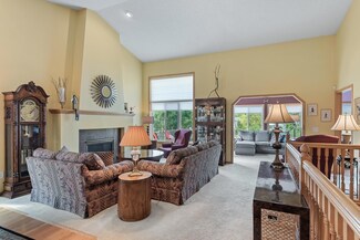 1145 Sterling Cir N, Saint Paul, MN 55119