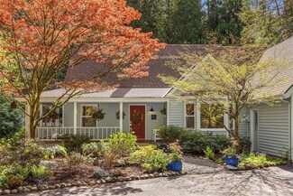 11640 Arrow Point Dr NE, Bainbridge Island, WA 98110