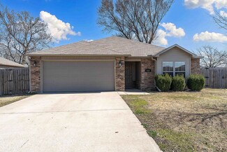 1321 Cander St, Springdale, AR 72764
