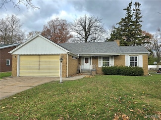 246 E Treehaven Rd, Buffalo, NY 14215