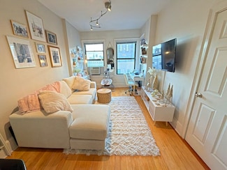 75 Burbank St Unit 502, Boston, MA 02115