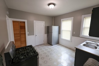 69 Willowwood St Unit 1, Boston, MA 02124