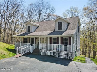 143 Washington Dr, Dingmans Ferry, PA 18328
