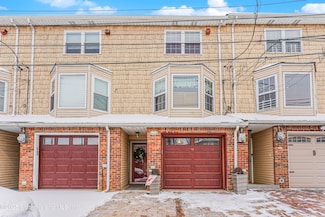 14 Francine Ln, Staten Island, NY 10314