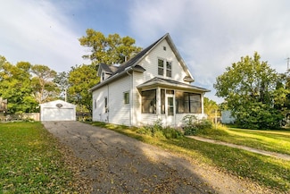 260 S Park Ave, Le Center, MN 56057