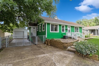 4512 Hickman Rd, Des Moines, IA 50310