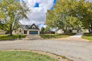 461 Winfred Ave, Bolivar, MO 65613
