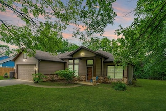 621 S Hill St, Pilot Point, TX 76258