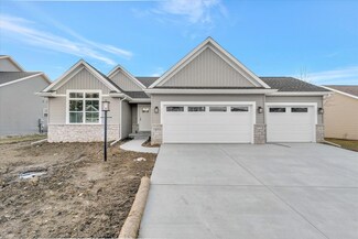 417 Red Bud Dr, Mahomet, IL 61853