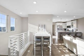 802 Santa Barbara Place, San Diego, CA 92109