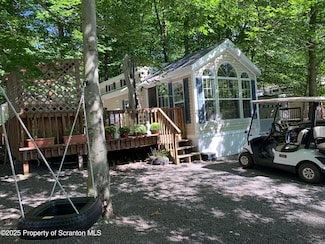 71 Lakeview E, Covington Township, PA 18424