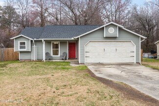 1032 Birchwood Ln, Jacksonville, NC 28546