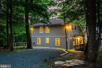 1619 Summit Dr, Haymarket, VA 20169