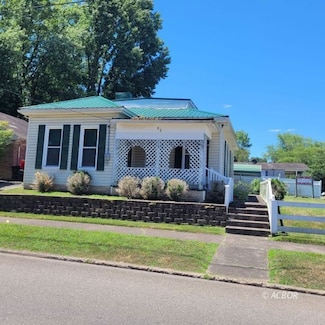 93 Pine St, Gallipolis, OH 45631
