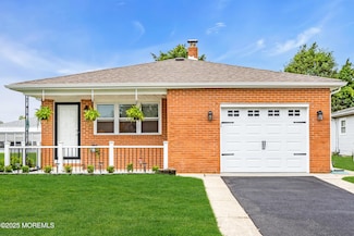 8 Rio Ct, Toms River, NJ 08757