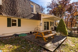 607 Shelly B Ln, Traverse City, MI 49696