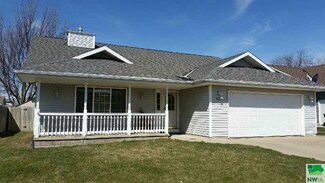 637 Lakeview Dr, McCook Lake, SD 57049