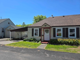 30 Halstead St, Kittery, ME 03904