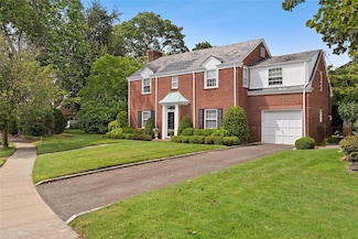 93 Fountain Ave, Rockville Centre, NY 11570