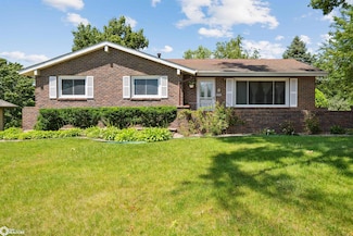 2505 Reyclif Dr, Marshalltown, IA 50158