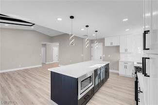 7000 Powderhorn Cir, Las Vegas, NV 89128