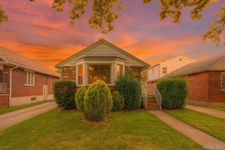 8225 232nd St, Queens Village, NY 11427