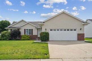 324 Crestview Dr, Center Point, IA 52213