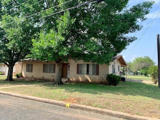 113 W Nimitz St, Fredericksburg, TX 78624