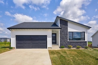 635 NW Compass Ave, Waukee, IA 50263