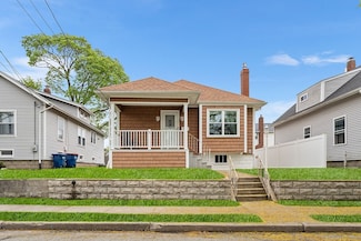 51 Cherry St, Fairhaven, MA 02719