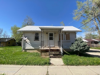 311 1/2 S Emerson Ave, Gillette, WY 82716