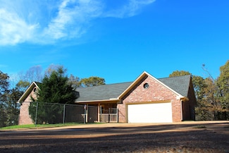 790 Oakwood Dr, Saulsbury, TN 38067