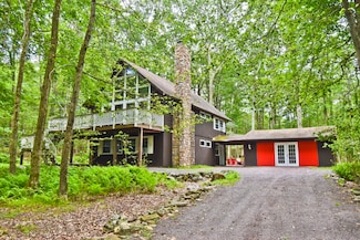 1046 Maple Dr, Pocono Lake, PA 18347