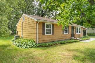 18 Saint Joseph Ct, Groton, CT 06340