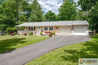 10 Ritter Rd, Kendall Park, NJ 08824