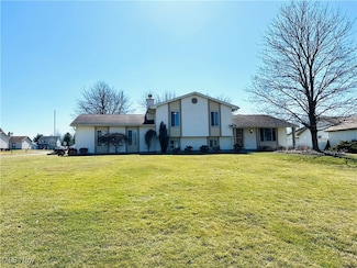 6923 Berry Blossom Dr, Canfield, OH 44406