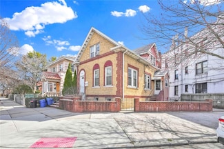 2129 Hazen St, East Elmhurst, NY 11370