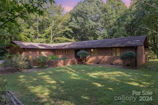 10703 Chestnut Hill Dr, Matthews, NC 28105