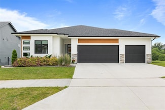 110 Bailey Cir, Waukee, IA 50263