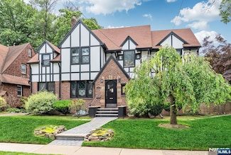 518 Standish Rd, Teaneck, NJ 07666