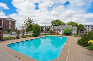 4829 86th St Unit 6, Urbandale, IA 50322