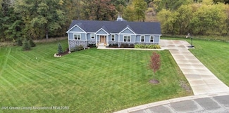 7415 Cross Creek Dr, Laingsburg, MI 48848