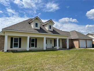 512 Bronco Cir, Lake Charles, LA 70611