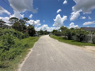 6842 Carothers St, Houston, TX 77028