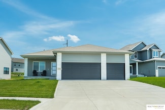 11323 Portage Cir, Papillion, NE 68046
