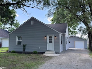 106 S 17th St, Fairfield, IA 52556