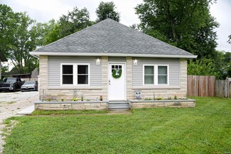 1050 S 9th St, Mitchell, IN 47446